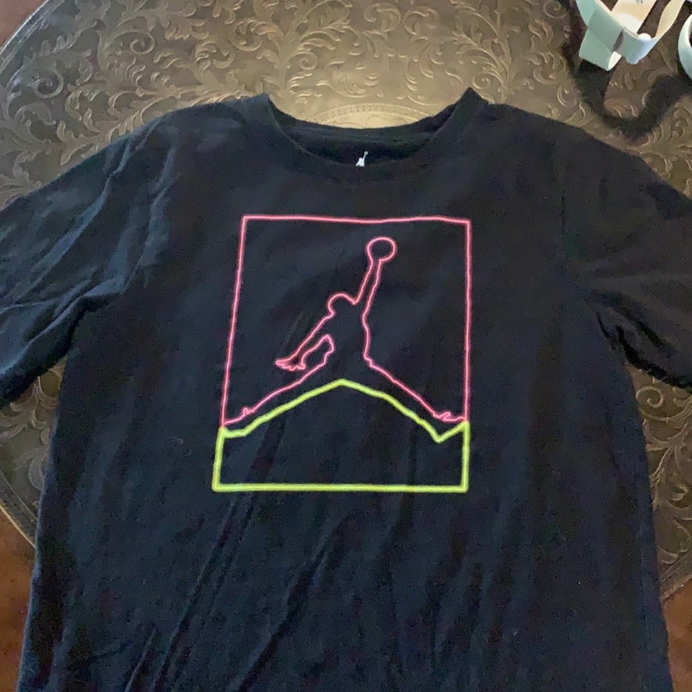 Jordan boys shirt xl